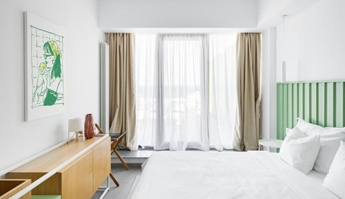 Design Suite, Sea View
