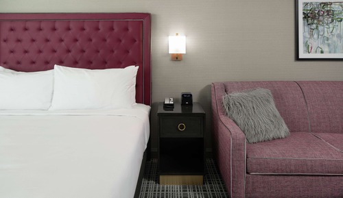 Room, 1 King Bed, Accessible, Corner (Roll-In Shower)