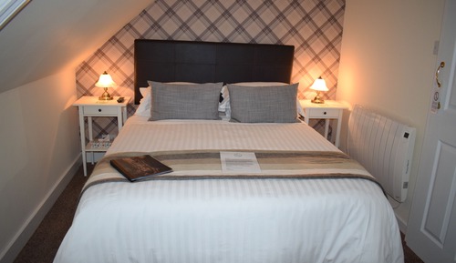 Standard Double Room, Ensuite, Lake View 5