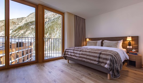Room, 3 Bedrooms (Residence)