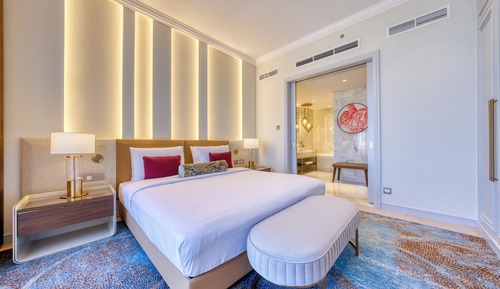Suite, 1 King Bed, Sea View