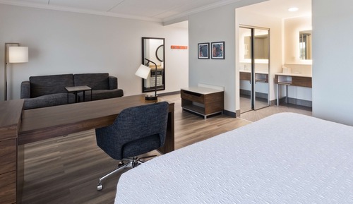 Studio, 1 King Bed, Accessible, Non Smoking