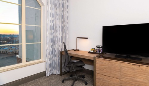 executive 2-room suite,1king bed with one sofabed,business lounge access(mobility & hearing, roll-in