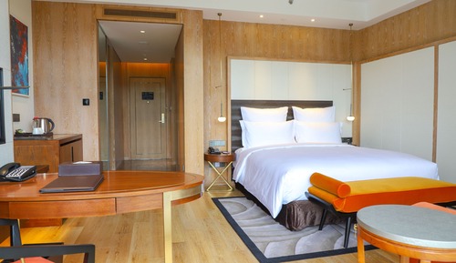 Superior Room, 1 King Bed