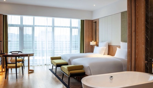 Deluxe Room, 2 Twin Beds, Balcony