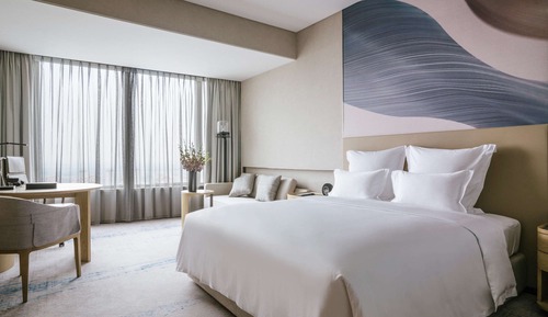 Superior Room, 1 King Bed, City View