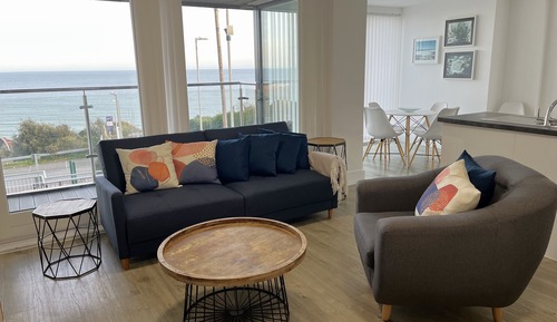 Luxury Apartment, 2 Bedrooms, Sea View (near beach and city center)