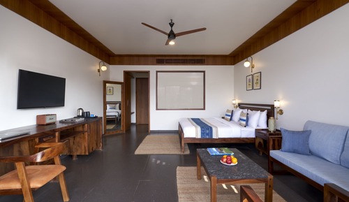 Luxury Condo, 1 King Bed, Balcony