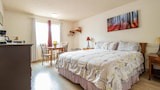 Deluxe Room, 1 King Bed, Mountain View