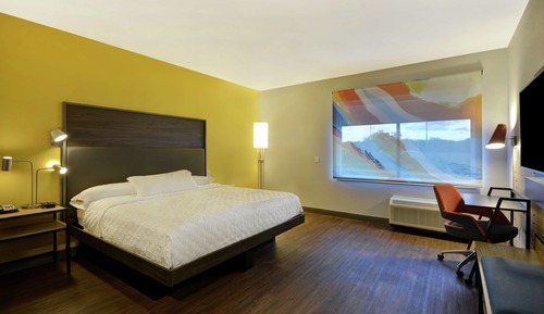 Room, 1 King Bed, Accessible (Hearing)