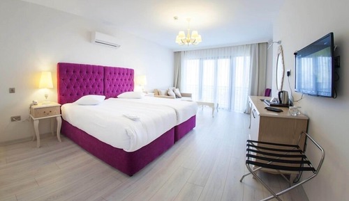 Deluxe Room, Lake View