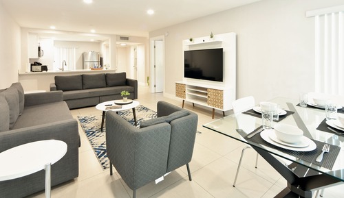 Designer One Bedroom Aparment River Views