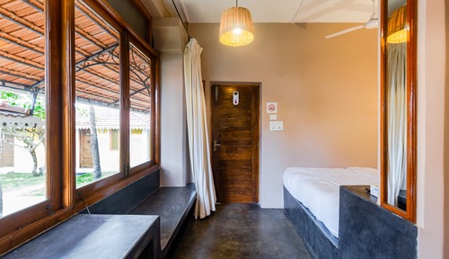 Basic Double Room, 1 Queen Bed