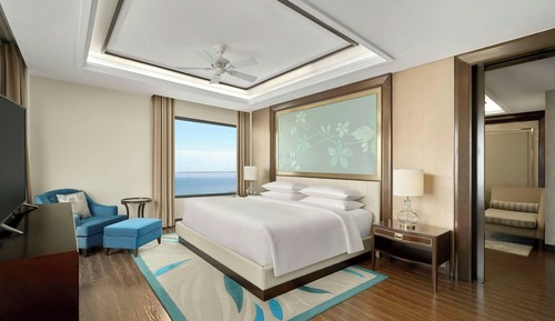 Junior Suite, 1 King Bed, Ocean View (Balcony)