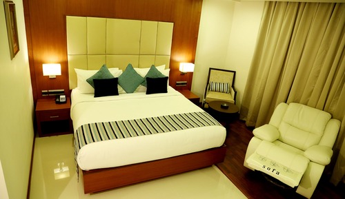 Club Room, 1 Bedroom, Non Smoking, City View