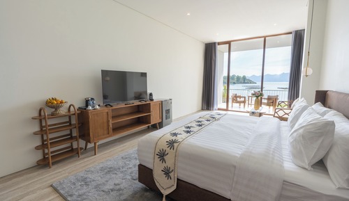 Luxury Suite, Balcony, Lake View
