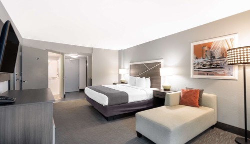 Suite, 1 King Bed, Accessible, Non Smoking