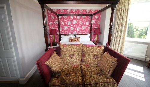 Luxury Suite (Four Poster Bed)