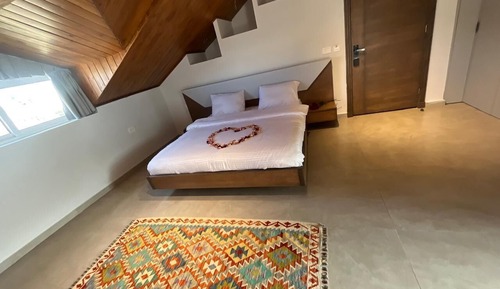 Deluxe Studio Suite, Balcony, Mountain View