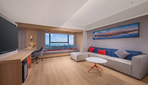 1 King Suite