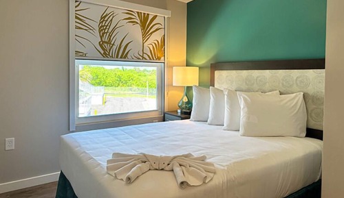 Suite, 2 Bedrooms, Roll-in Shower, Balcony