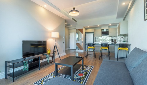 Luxury Condo, 1 Queen Bed with Sofa bed, Balcony, Pool View