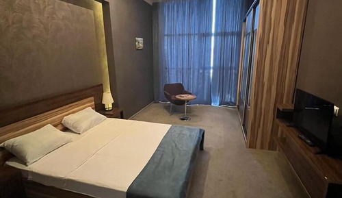 Deluxe Suite, City View