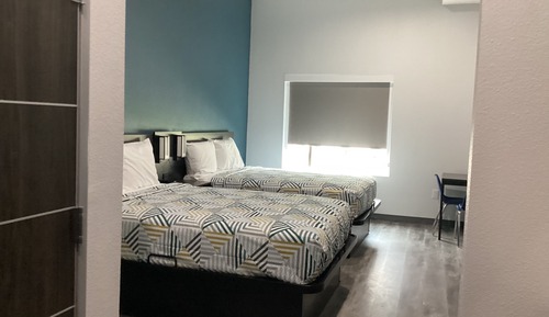 Standard Room, 2 Queen Beds, Roll-in Shower, Non Smoking
