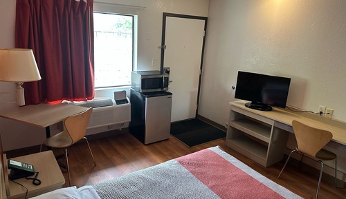 Queen Bed | Non-Smoking, Micfridge