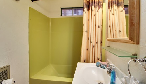 House (2 Bedrooms)