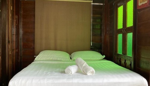 Basic Chalet, Beach View