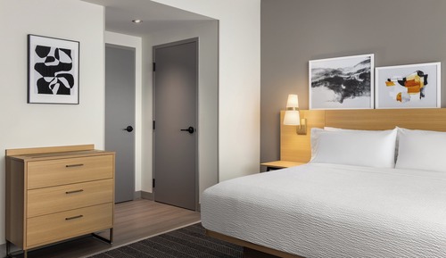 Studio Suite, 1 King Bed, Kitchen