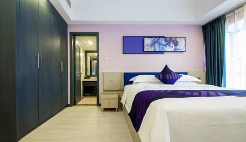 Business Suite, City View