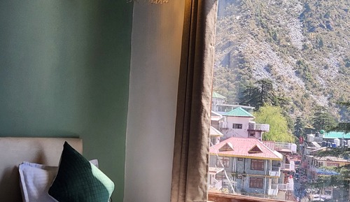 Single Room, Balcony