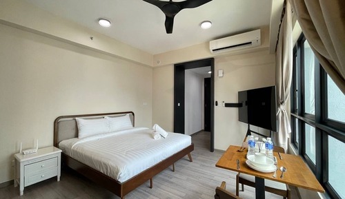 Honeymoon Suite