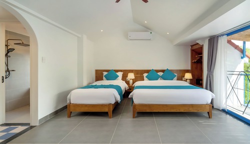 Superior Triple Room, Balcony, City View