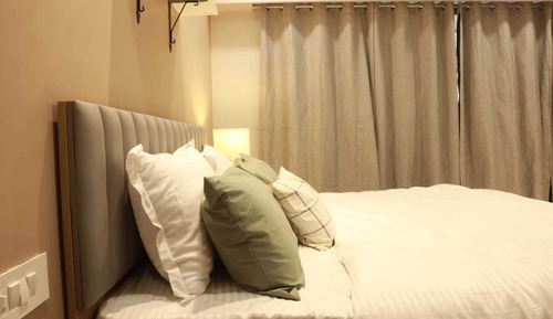 Downtown 2.5BHK Apartment at Mahalaxmi, 1201