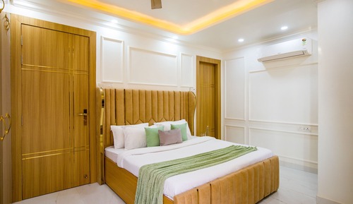 Premium Room, 1 King Bed, Accessible Bathtub, Kitchenette