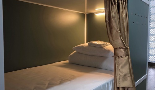 Standard Single Room, Men only