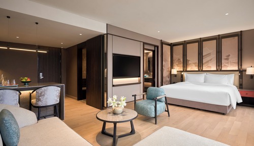 Junior Room, 1 King Bed, Balcony