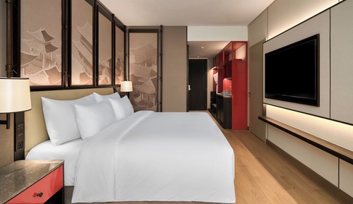 Superior Room, 1 King Bed, Balcony