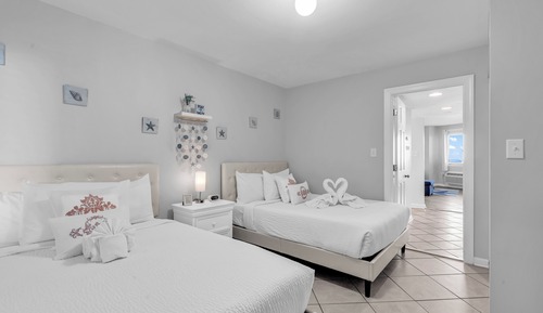 Signature Condo, 1 Bedroom, Balcony, Beachfront