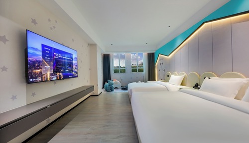 Family Double Room, Pool View