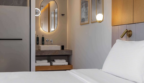 King, Deluxe Room, Jetted Tub, City View