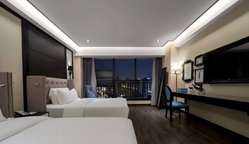 Exclusive Twin Room, City View