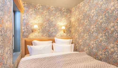 TOULOUSE LAUTREC - One-Bedroom Superior Apartment