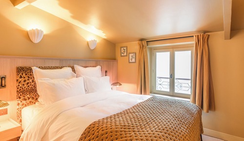 VAN GOGH - One-Bedroom Superior Apartment