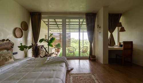 Club Room, Patio, Garden View