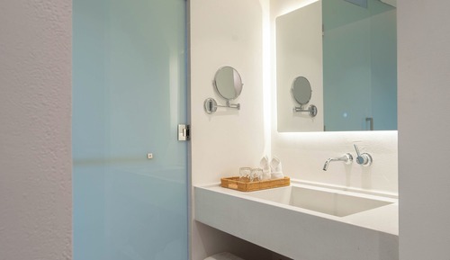 Basic Double Room, 1 Queen Bed, Courtyard View