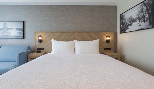 Standard Room, 1 King Bed